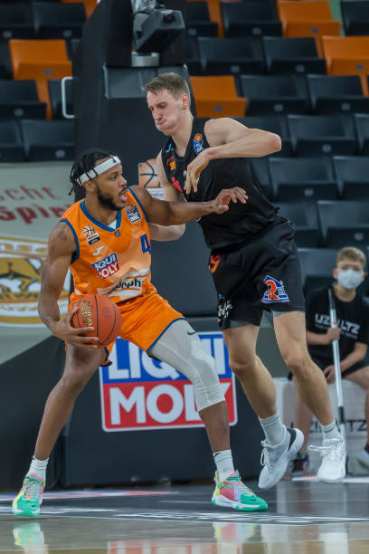 历史不仅充 历史不仅充